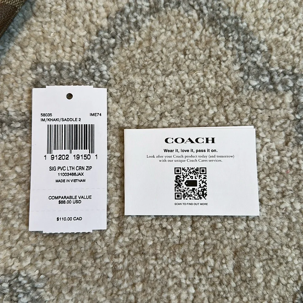 NWT Coach Wristlet/Wallet With Signature Branding - Picture 6 of 6